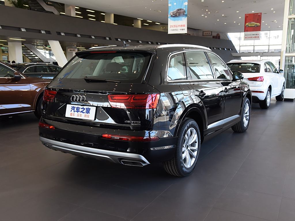 奥迪Q7豪华SUV，最新价格45万，性价比之选